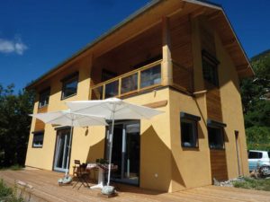environnement d'une maison bois familiale