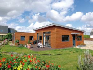 environnement d'une maison bois familiale