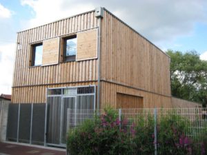 environnement d'une maison bois familiale