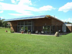 environnement d'une maison bois familiale