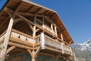 environnement d'une maison bois familiale