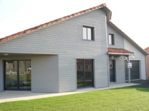 environnement d'une maison bois familiale