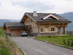 environnement d'une maison bois familiale