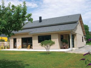 environnement d'une maison bois familiale