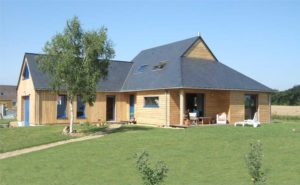environnement d'une maison bois familiale