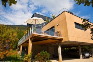 environnement d'une maison bois familiale