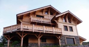 environnement d'une maison bois familiale