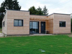 environnement d'une maison bois familiale