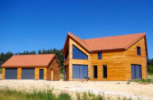 environnement d'une maison bois familiale