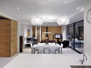 aménagement intérieur d'une maison bois moderne à la campagne
