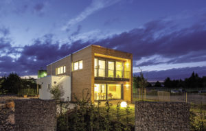 maison bois moderne à la campagne