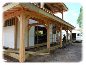 construction d'une maison bois moderne à la campagne