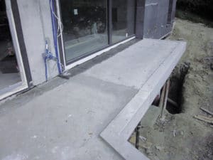 construction terrasse d'une maison bois familiale