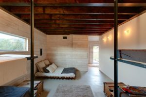 aménagement intérieur d'une maison bois moderne et familiale