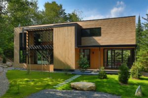 terrasse d'une maison bois moderne au Canada
