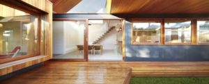 aménagement intérieur d'une maison bois moderne et familiale