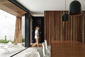 aménagement intérieur d'une maison bois moderne et familiale