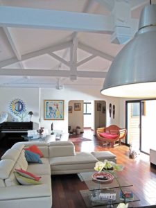 aménagement intérieur d'une maison bois moderne et familiale