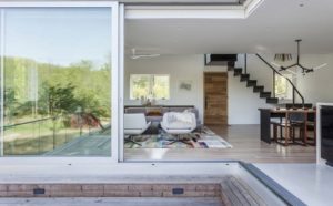 aménagement intérieur d'une maison bois moderne et familiale