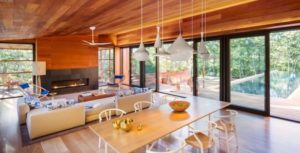 aménagement intérieur d'une chalet bois massif dans la nature