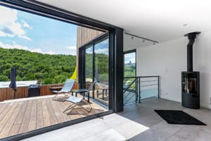 aménagement intérieur d'une maison bois moderne et familiale