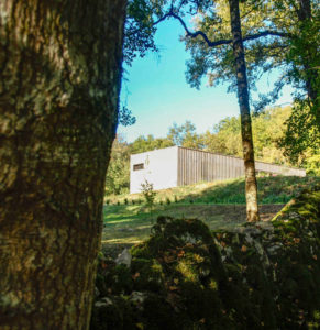 environnement d'une maison bois moderne et familiale