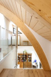 aménagement intérieur d'une maison bois moderne et familiale