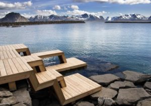 terrasse en bois sur le lac