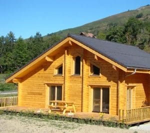 maison en ossature bois classique à la campagne
