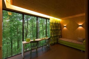 aménagement intérieur d'une maison en bois moderne et familiale