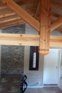 aménagement intérieur d'une maison en bois moderne et familiale