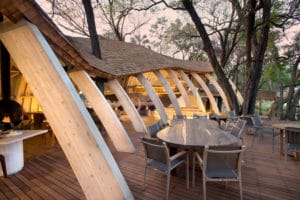 pavillon semi-ouvert en pleine nature