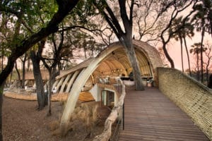 pavillon semi-ouvert en pleine nature