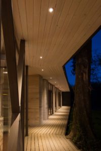 terrasse d'une maison bois dans la nature