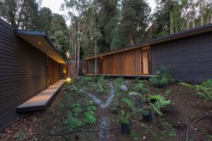 terrasse d'une maison bois dans la nature