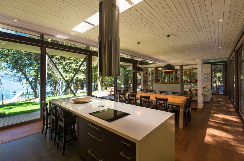 aménagement intérieur d'une maison bois dans la nature
