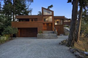 environnement d'une maison bois moderne et familiale