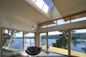 terrasse d'une maison bois moderne et familiale