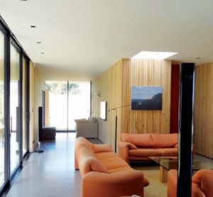 aménagement intérieur d'une maison en bois moderne et familiale