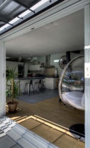 aménagement intérieur d'une maison en bois moderne et familiale
