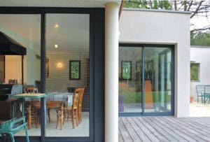 aménagement intérieur d'une maison en bois moderne et familiale