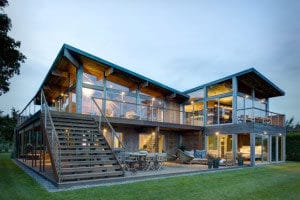 maison bois moderne et écologique avec jardin