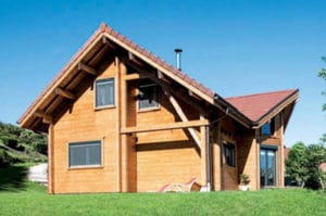 environnement d'une maison en bois moderne et familiale
