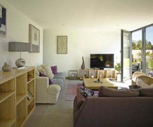 aménagement intérieur d'une maison bois moderne et familiale