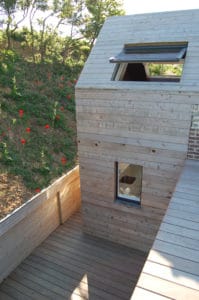 terrasse d'une maison bois moderne et familiale