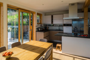 aménagement intérieur d'une maison bois moderne et familiale