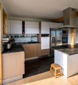 aménagement intérieur d'une maison bois moderne et familiale