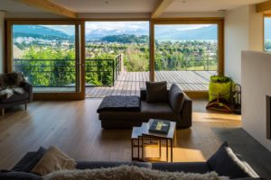 aménagement intérieur d'une maison bois moderne et familiale