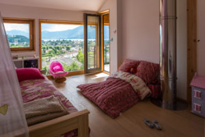 aménagement intérieur d'une maison bois moderne et familiale