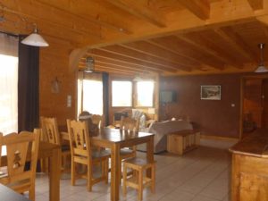 aménagement intérieur d'une maison bois moderne et familiale